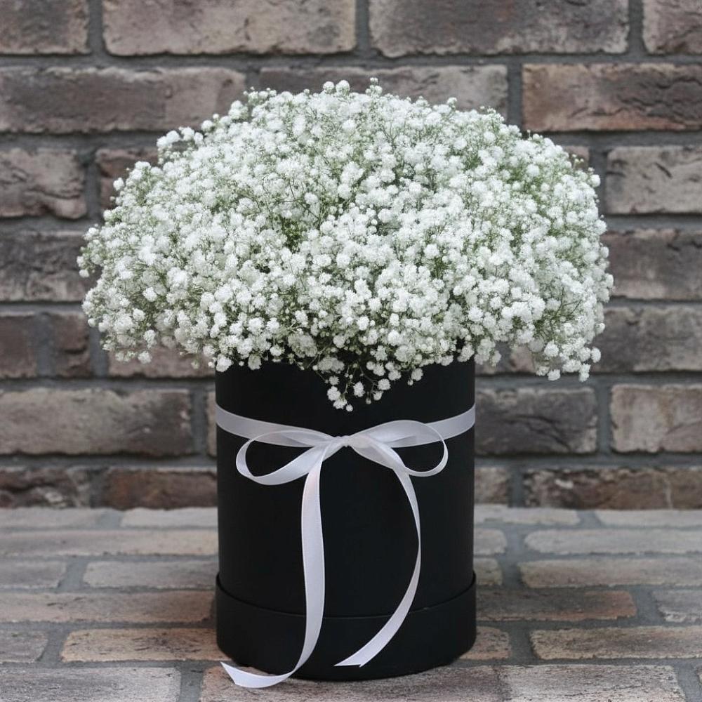 Цветочная композиция из Гипсофила в шляпной коробке в Ульяновке Ставропольского края