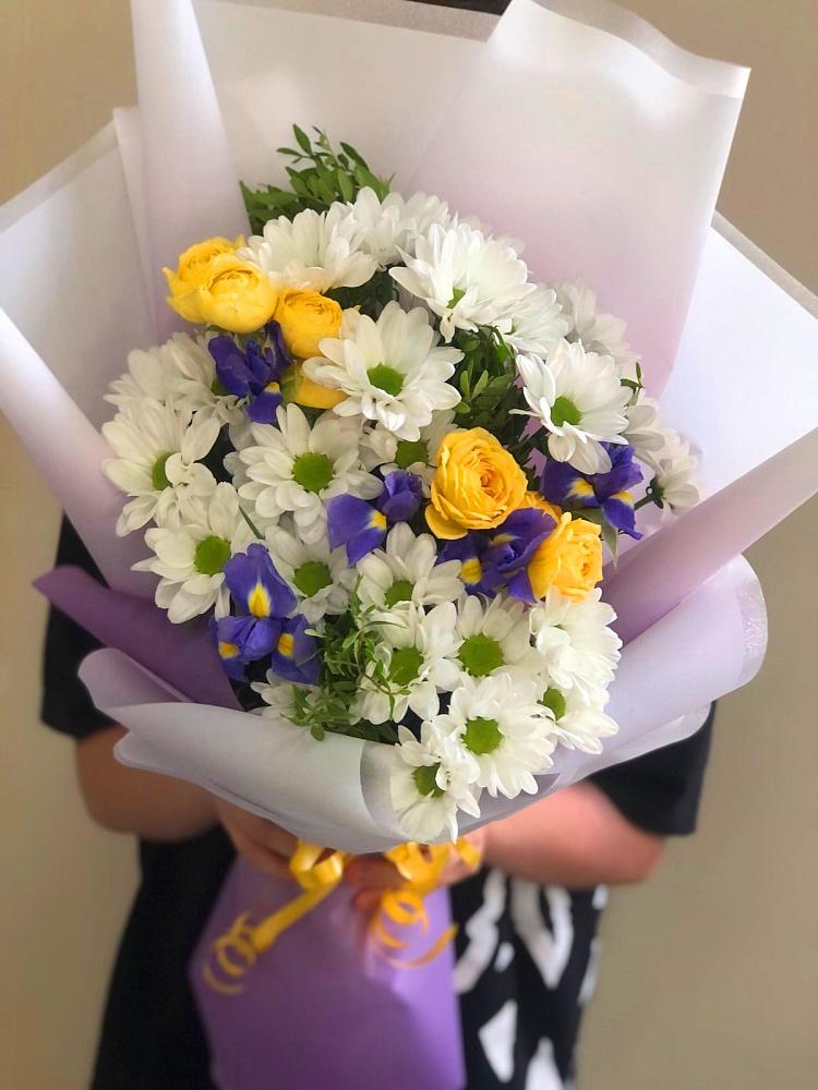 Букет цветов из: Ирисы, Хризантемы и Розы в Ульяновке Ставропольского края