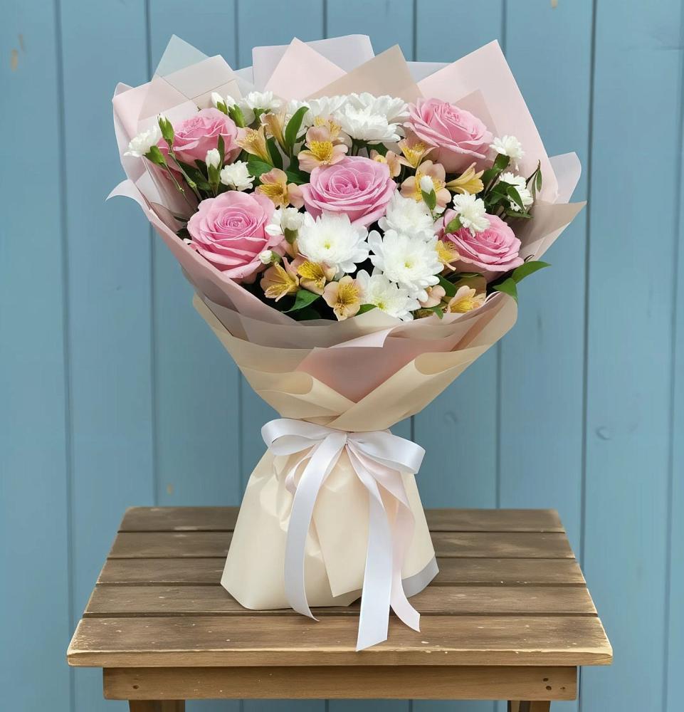 Букет цветов из: Гвоздики, Орхидеи и Розы в Ульяновке Ставропольского края