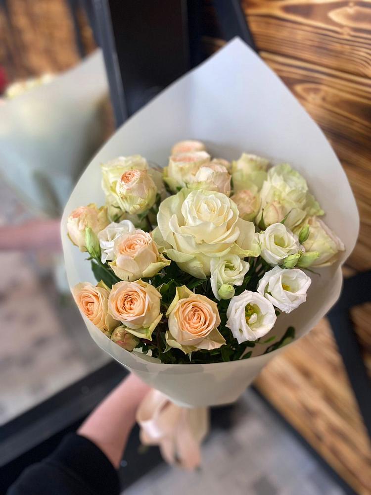 Букет цветов из: Розы и Лизиантусы в Ульяновке Ставропольского края